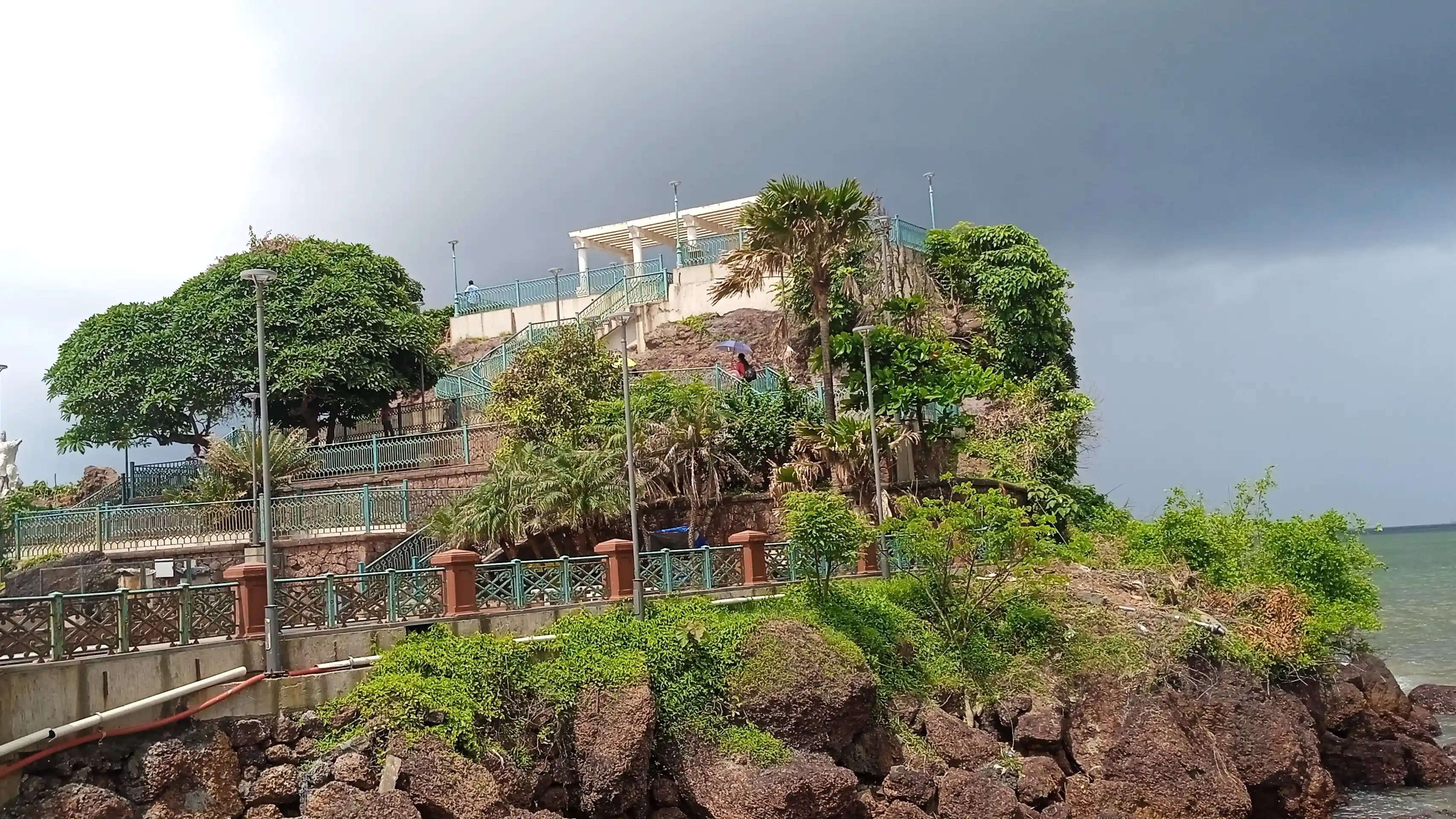 Dona Paula Beach, Goa – Beauty or Beast?